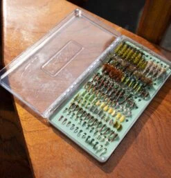 Fishpond Tacky Original Fly Box 18 Fishpond Tacky Original Fly Box -Aanbevolen Winkels Voor Visuitrusting Fishpond Tacky Original Fly Box TOFB lecoq fishpond 20191008 1032 2