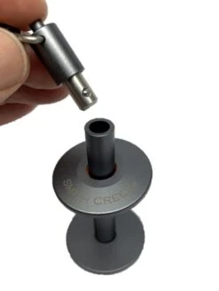 Smith Creek Tippet Holder Metallic Grey 8 Smith Creek Tippet Holder Metallic Grey -Aanbevolen Winkels Voor Visuitrusting Smith Creek Tippet Holder Metallic Grey SC THGY afbeelding2
